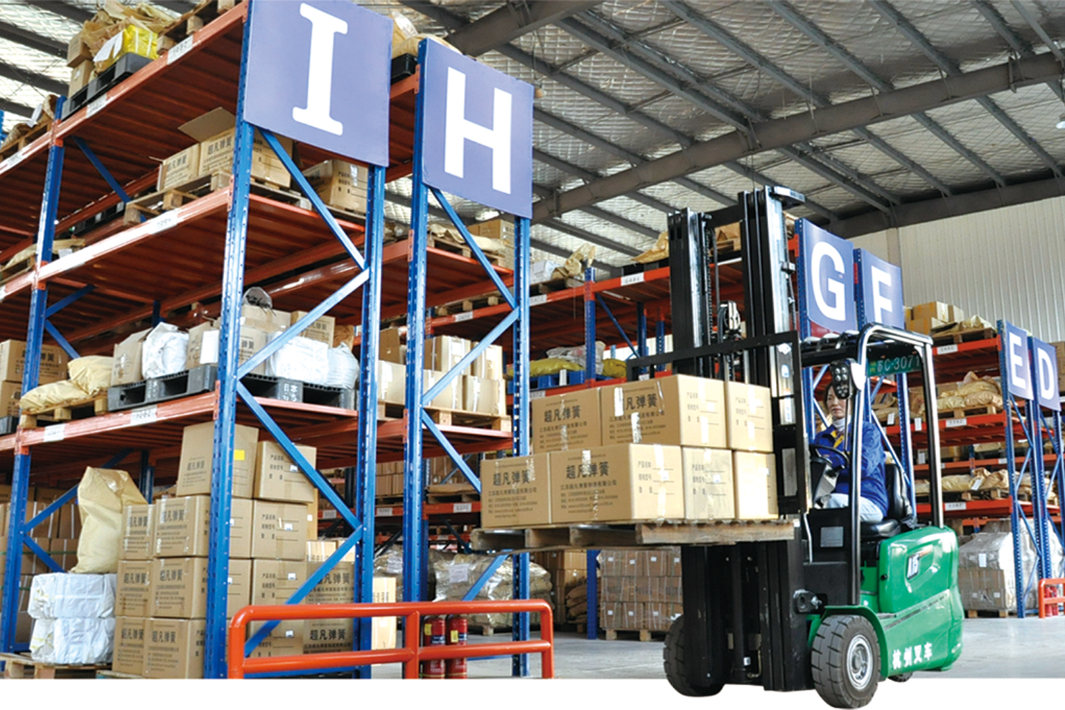 Precision springs arranged in protective export packaging